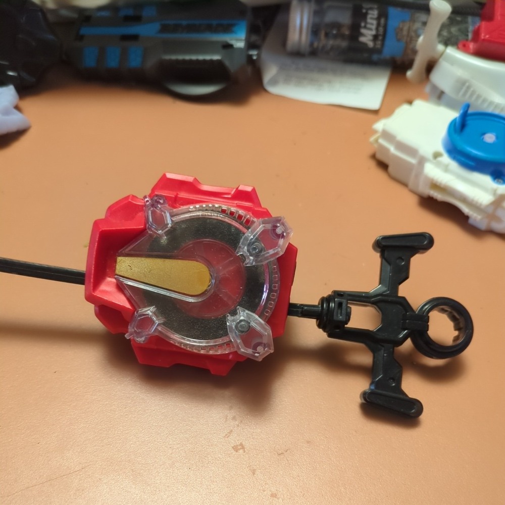 Beyblade Burst B-165 Sparking Bay Luncher